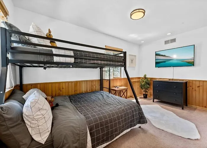 Cozy Cabin Perfect For 2 Families