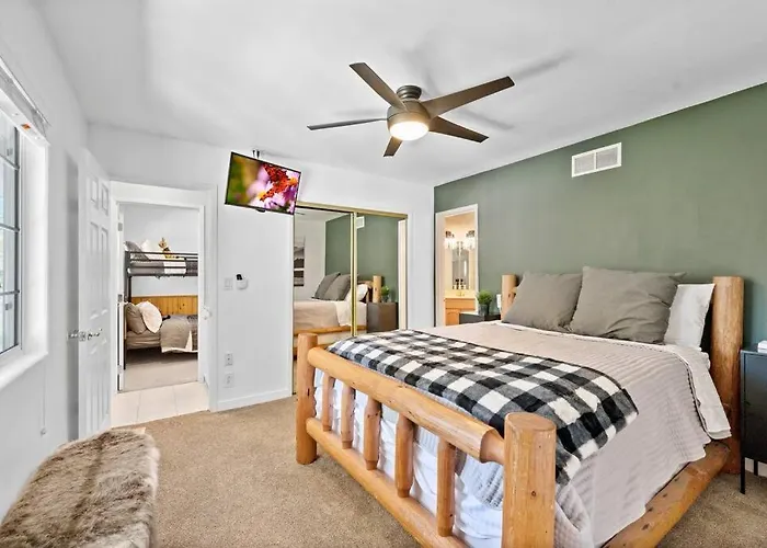 Cozy Cabin Perfect For 2 Families