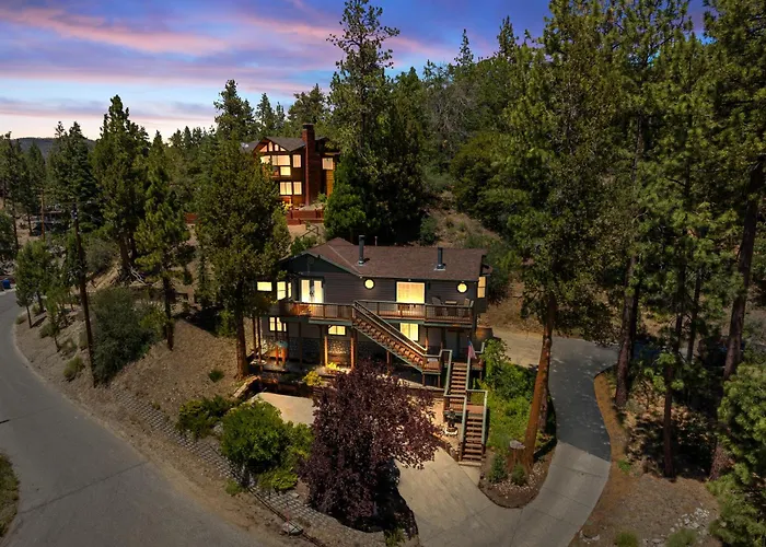 Cozy Cabin Perfect For 2 Families