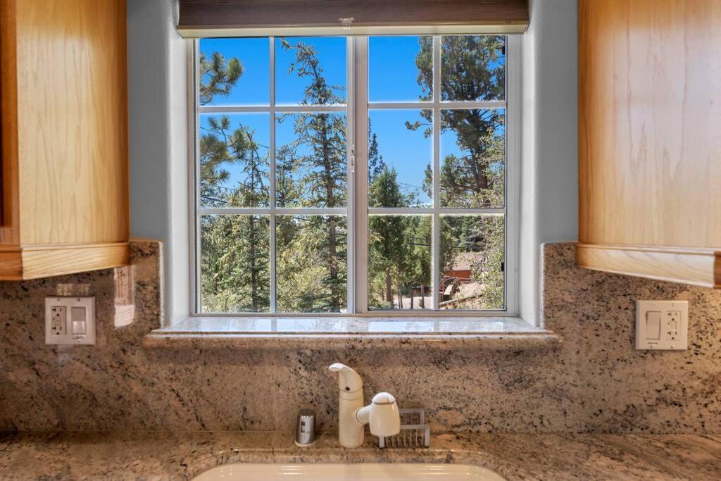 Cozy Perfect For 2 Families Holiday home Big Bear Lake