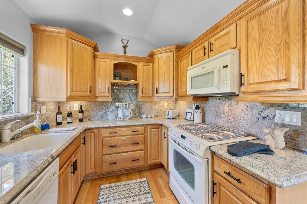 Cozy Perfect For 2 Families Holiday home Big Bear Lake